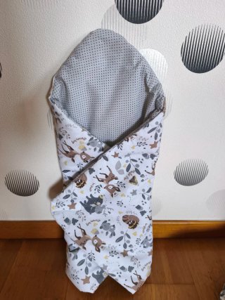Nido para bebé con estampado de animales