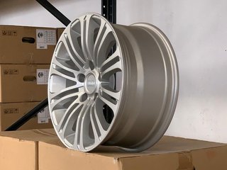 LIQUIDACION! MAM B1 8X17 5X120 ET30 72.6 SILVER M3