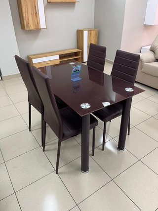 MESA DE CRISTAL NUEVA Y 4 SILLAS BLANCO POLIPIEL