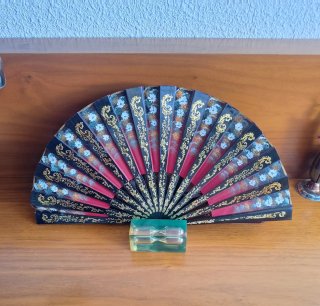 Abanico de madera pintado a mano
