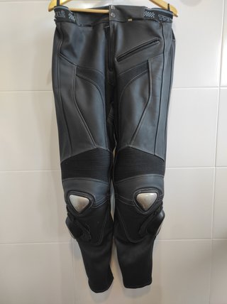 Mono de moto Tschul con protecciones y joroba