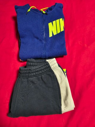 Chándal Nike con cremallera y capucha