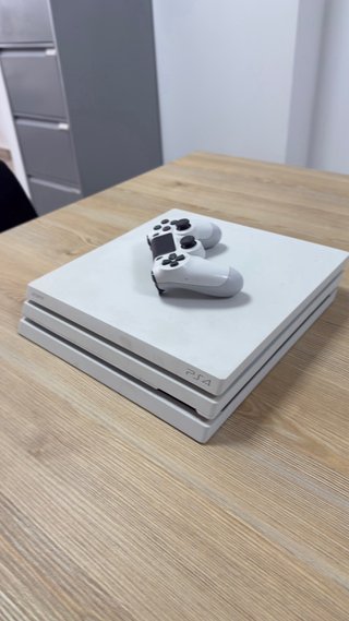 Consola PS4 Pro Bianca + Mando + cavi