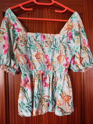 Blusa floral escote cuadrado manga abullonada