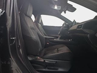 Lexus UX 2.0 300h UX Plus