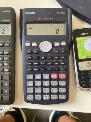 Lote 2 Calculadoras Casio fx-82MS + Móvil
