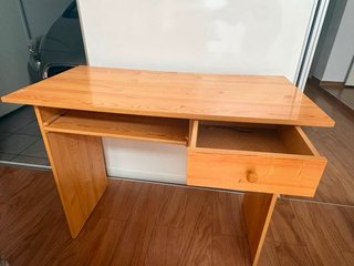 Escritorio de madera para estudiantes, buen estado