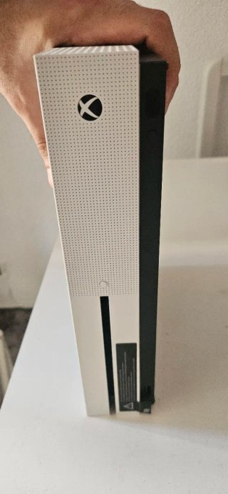 Xbox One S 1TB + 2 Juegos