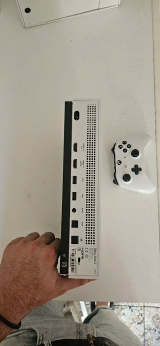 Xbox One S 1TB + 2 Juegos