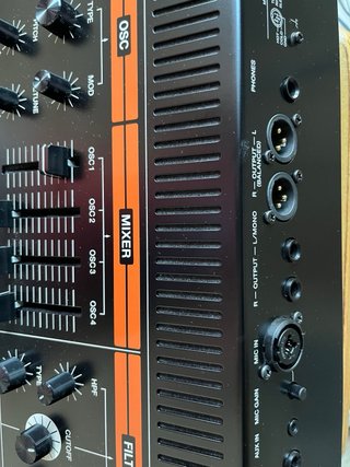 Roland Jupiter X Sintetizador