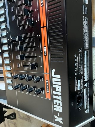 Roland Jupiter X Sintetizador