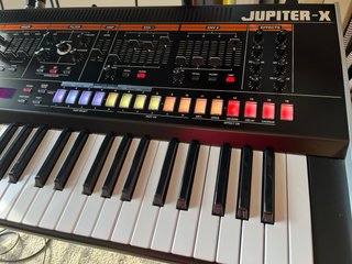 Roland Jupiter X Sintetizador