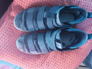 Zapatillas Nike LeBron Negras y Doradas