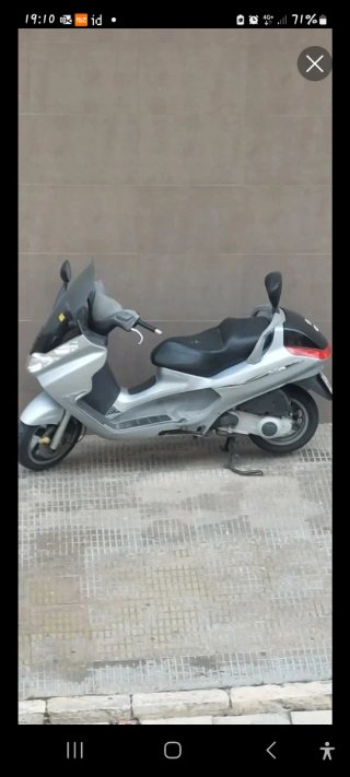 Maxi Scooter Plata y Negra