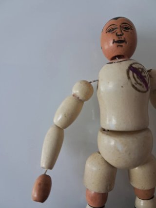 Muñeco de madera articulado antiguo