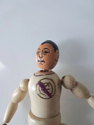 Muñeco de madera articulado antiguo