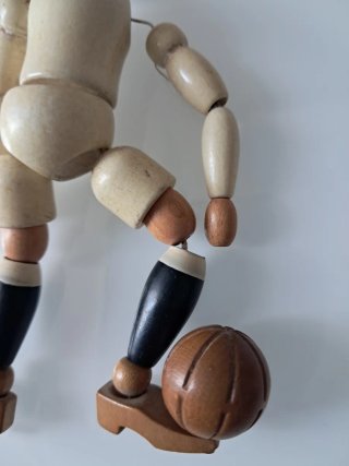 Muñeco de madera articulado antiguo