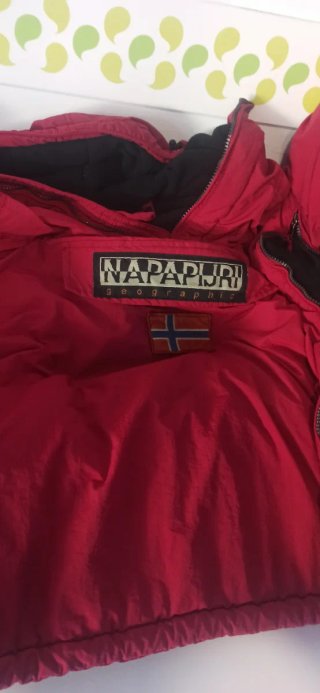 Chaqueta Napapijri Roja y Negra