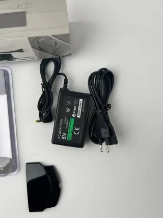 Batteria 3600mAh + Caricabatterie + Coperchio PSP