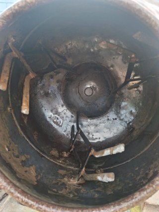 Remolque con hormigonera y grupo electrógeno