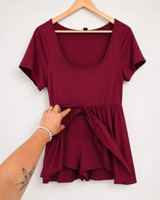 Mono efecto vestido burdeos con short