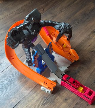 Pista Hot Wheels con lanzador
