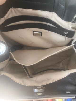 Bolso Guess Cuadros Flores y Brillo
