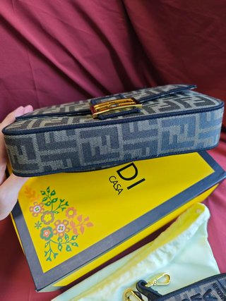 Bolso Fendi Baguette Monograma FF