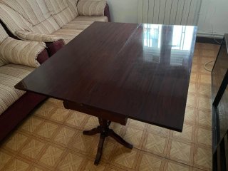 Mesa de centro que se abre y es de comedor