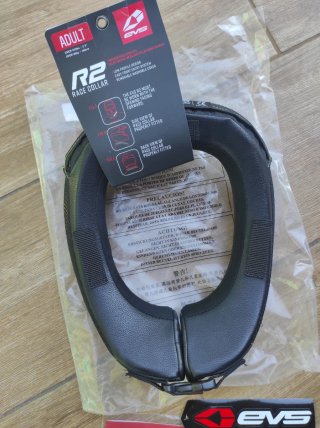 EVS R2 Race Collar Protector Cuello ADULTO