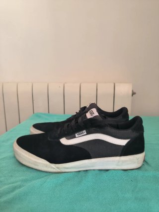 Zapatillas Vans Negras y Blancas