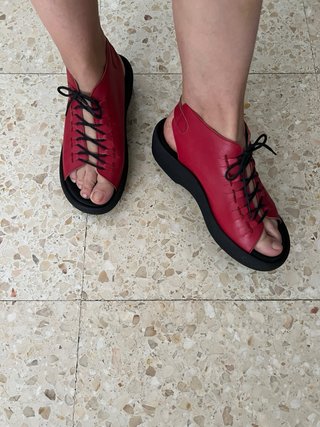 Sandalias botín piel rojas MUY COMODAS
