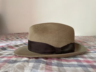 Sombrero de verano beige y marrón