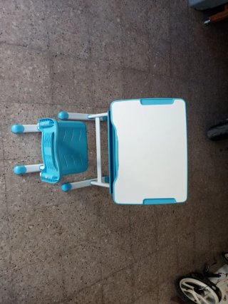 Escritorio y silla infantil azul y blanco
