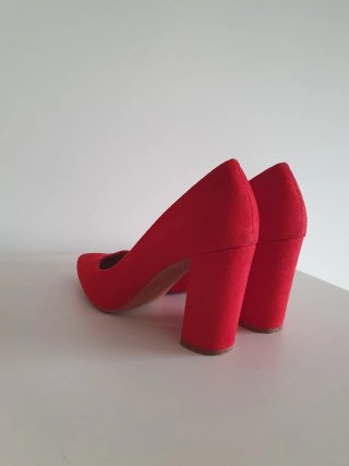 Zapatos de tacón rojos MaryPaz talla 38
