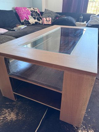 Mesa centro madera y cristal con cajones