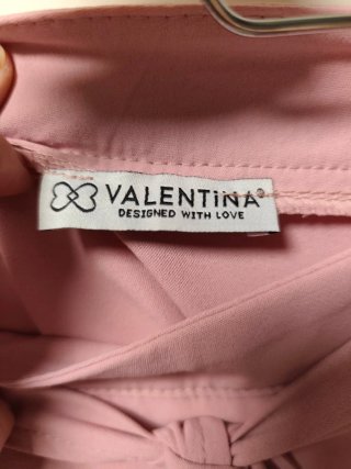 Falda rosa envolvente