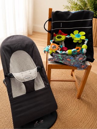 Lote Hamaca Babybjörn con funda, bolsa y juguete