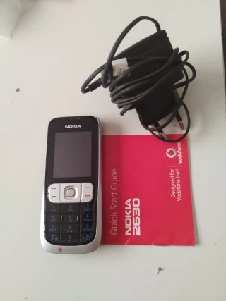 Móvil Nokia 2630 Plata y Negro