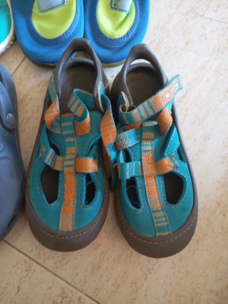 Lote Zapatos Agua y Crocs Niño