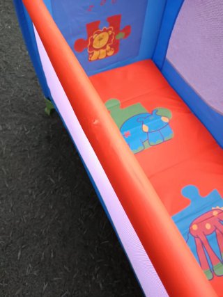 Cuna de viaje plegable para bebé con ruedas