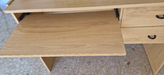 Escritorio de madera y metal