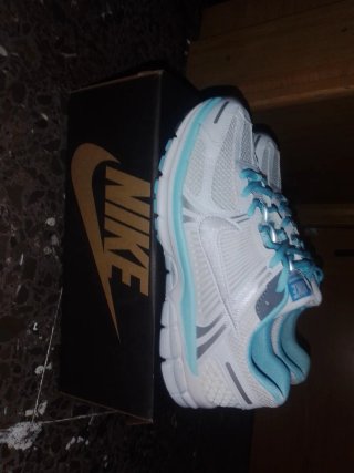 Zapatillas Nike Blancas y Turquesa