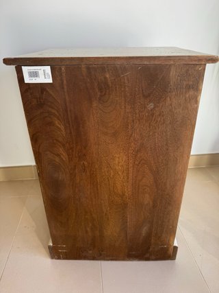 Mesita de noche de madera blanca