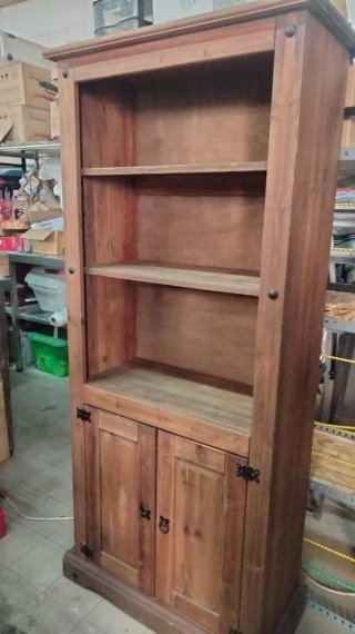 Mueble de madera estilo rústico