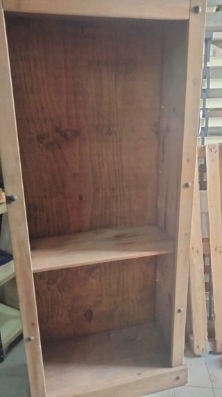 Mueble de madera estilo rústico