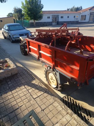 Tractor Pasquali 73 con remolque basculante