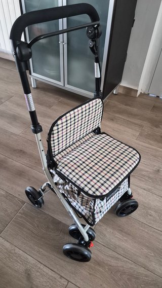 Andador Plegable MOBICLINIC con asiento