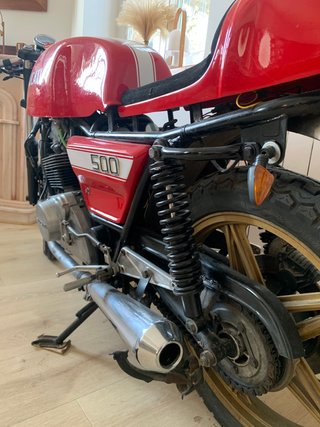 Ducati 500 Desmo Cafe Racer Roja