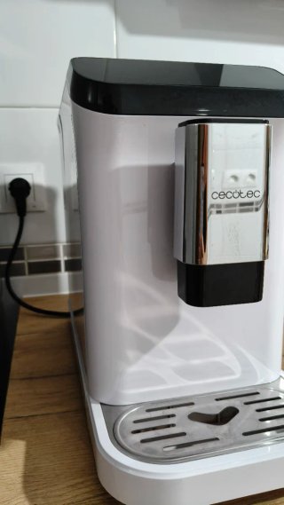 Cafetera Cecotec Superautomática Cremmaet Macchia